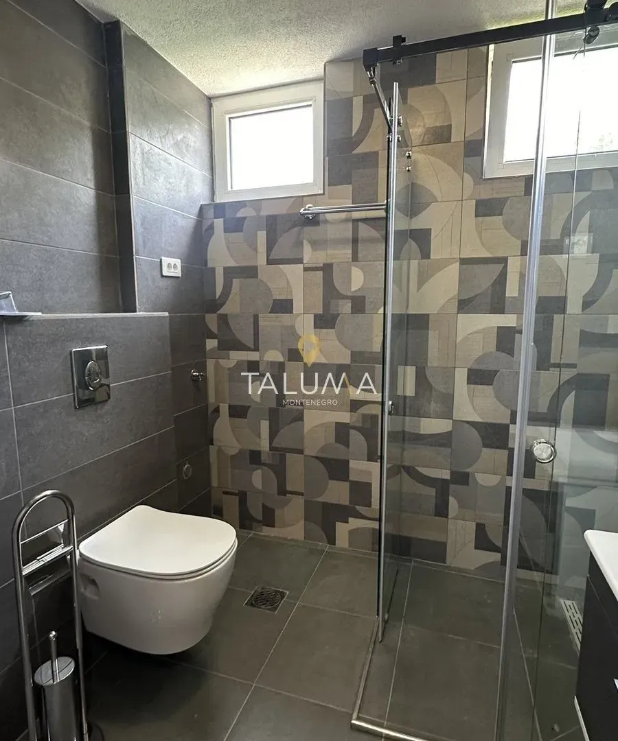 Prodaja, kuća, 300m², Centar, Podgorica