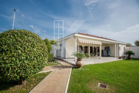 Izdavanje, kuća, 600m², Zeta, Podgorica - image 4