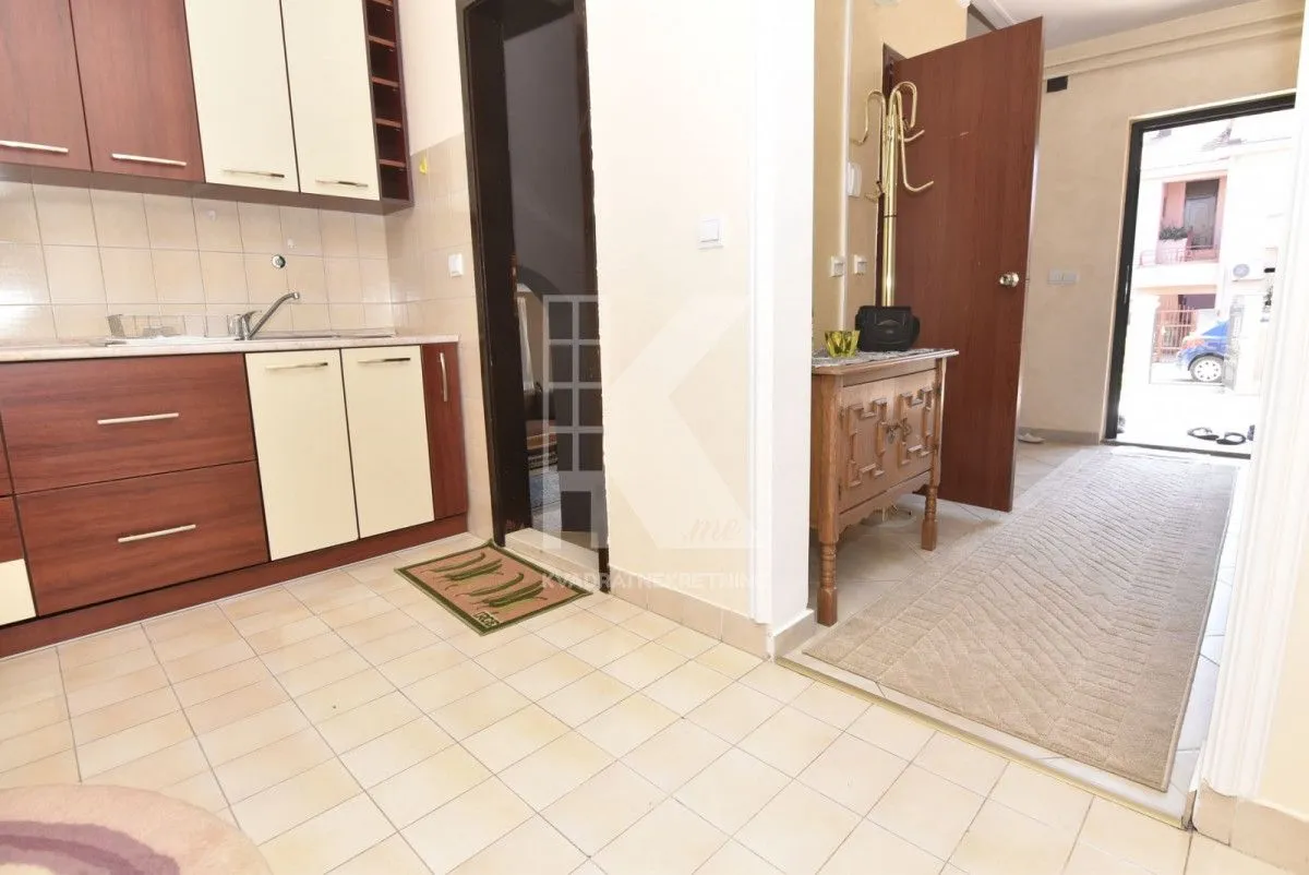 Rent, house, 200m², Stari Aerodrom, Podgorica