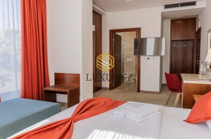 Rent, hospitality venue, 2000m², Sutomore, Bar