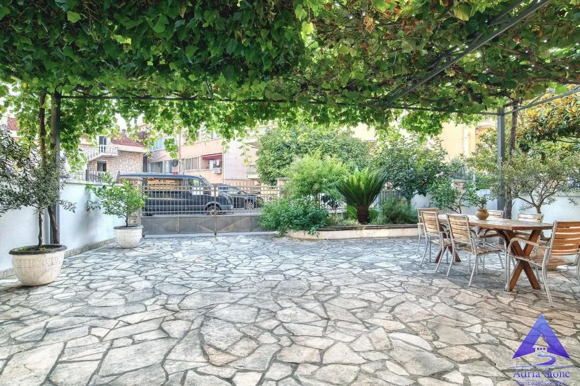 Prodaja, ugostiteljski objekat, 487m², Velji Vinogradi, Budva