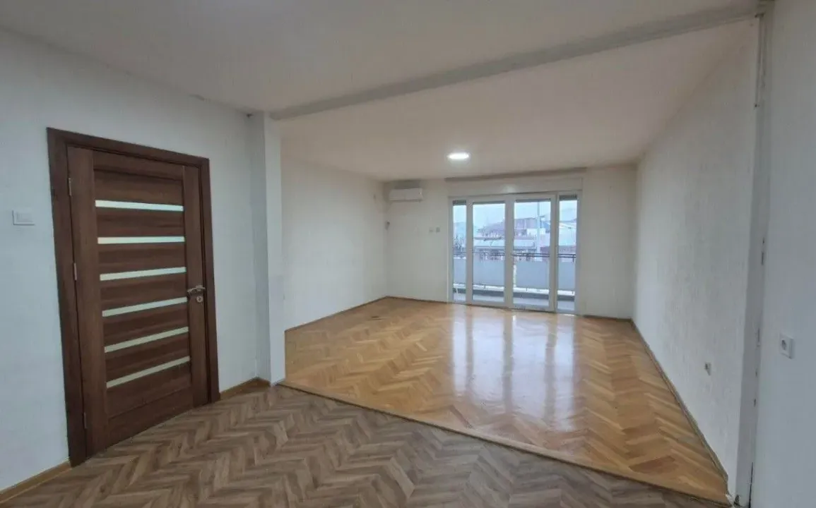 Izdavanje, poslovni prostor, 90m², Pejton, Podgorica