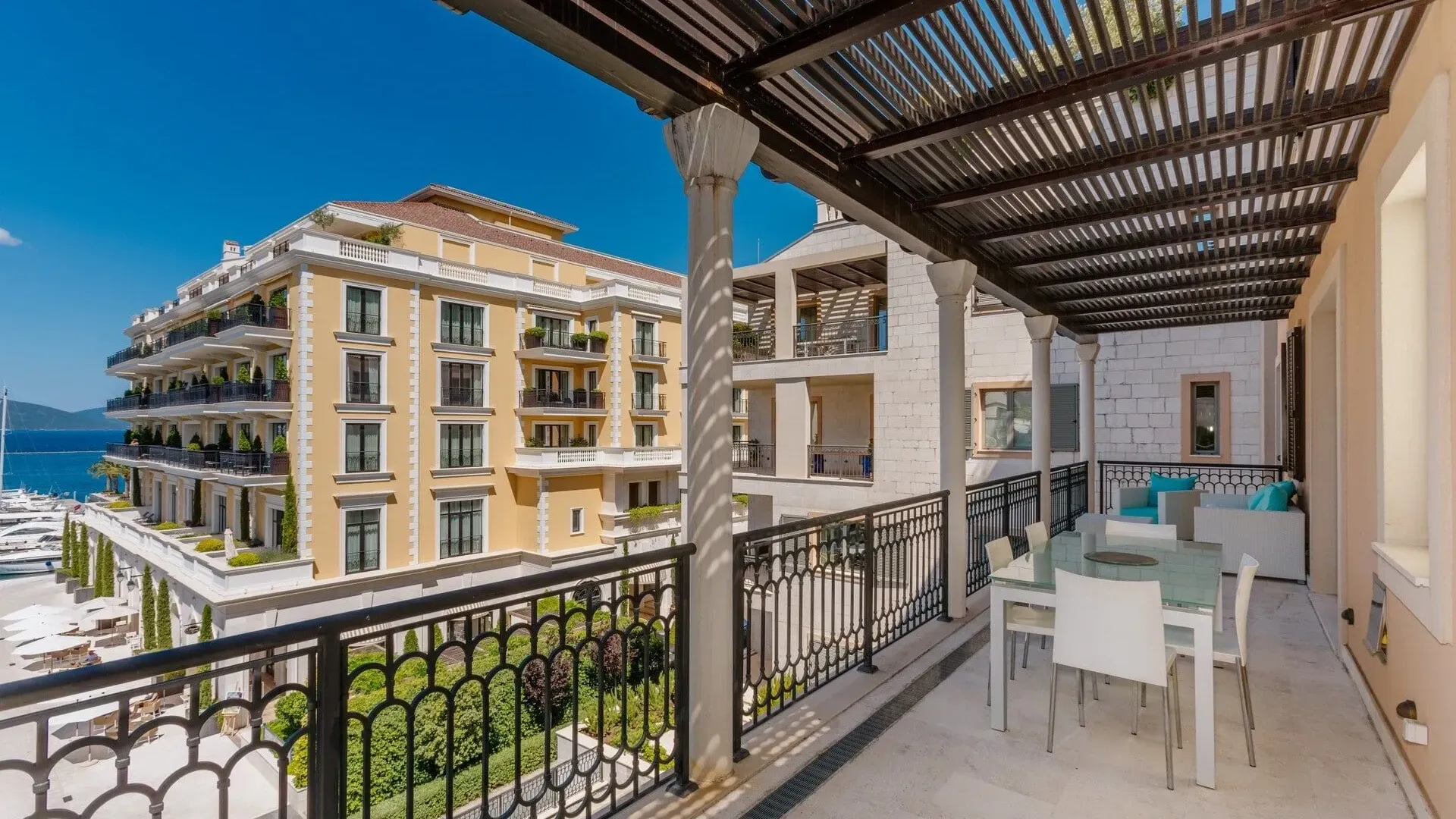 Prodaja, četvorosoban stan, 240m², Porto Montenegro, Tivat