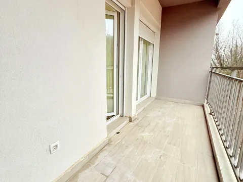 Rent, two bedroom apartment, 80m², Vezirov Most, Podgorica - image 12