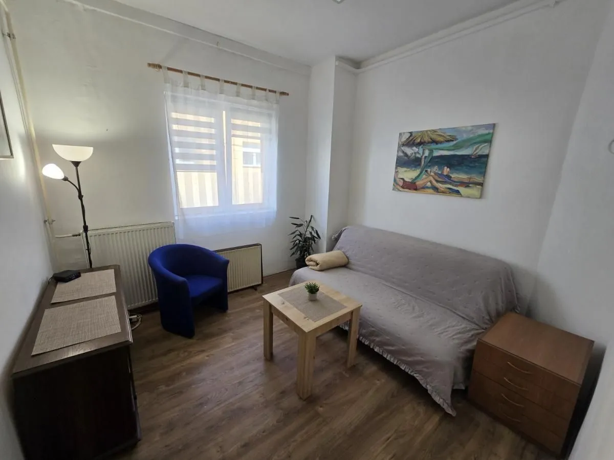 Izdavanje, garsonjera, 25m², Centar, Niš