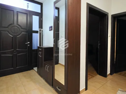 Rent, two bedroom apartment, 115m², Tološi, Podgorica - image 12