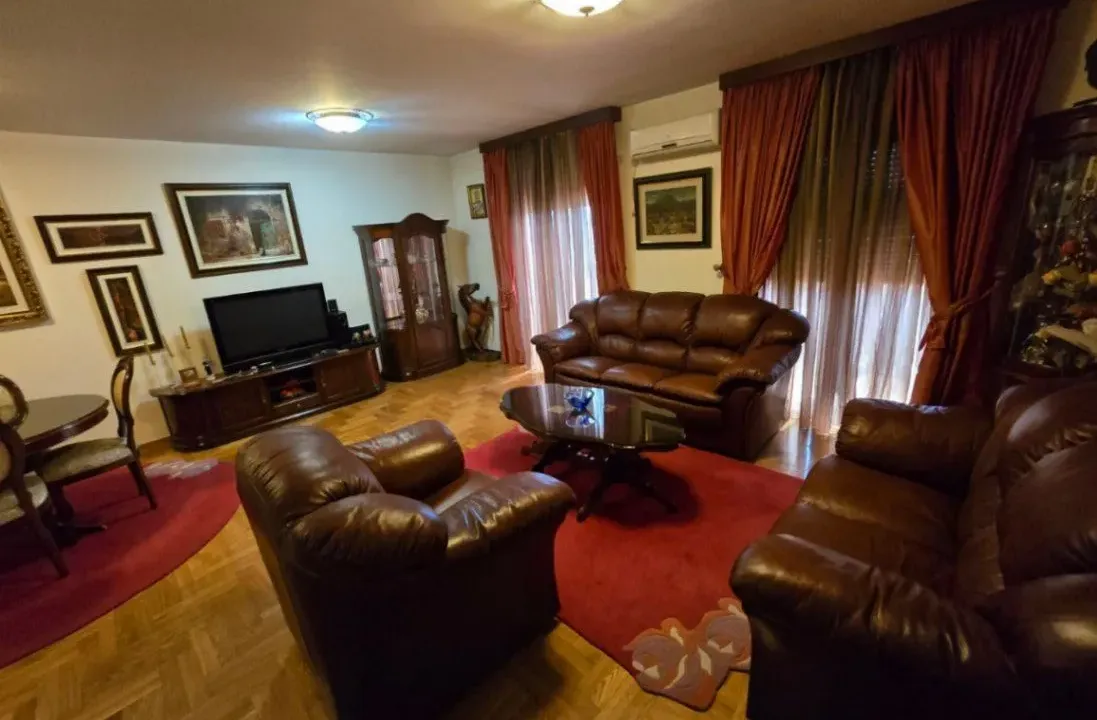 Izdavanje, trosoban stan, 115m², Stari Aerodrom, Podgorica