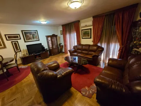 Izdavanje, trosoban stan, 115m², Stari Aerodrom, Podgorica