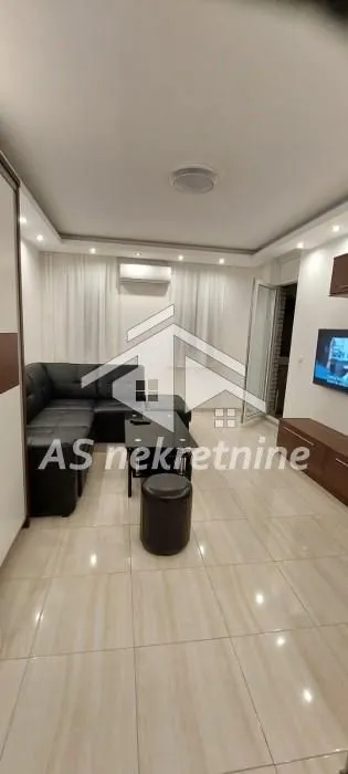 Izdavanje, trosoban stan, 58m², Savski Venac, Beograd