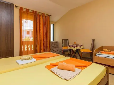 Izdavanje, kuća, 280m², Centar, Budva - image 11