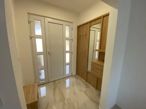 Izdavanje, trosoban stan, 120m², Bečići, Budva - image 4