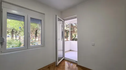 Prodaja, dvosoban stan, 60m², Centar, Bar - image 12