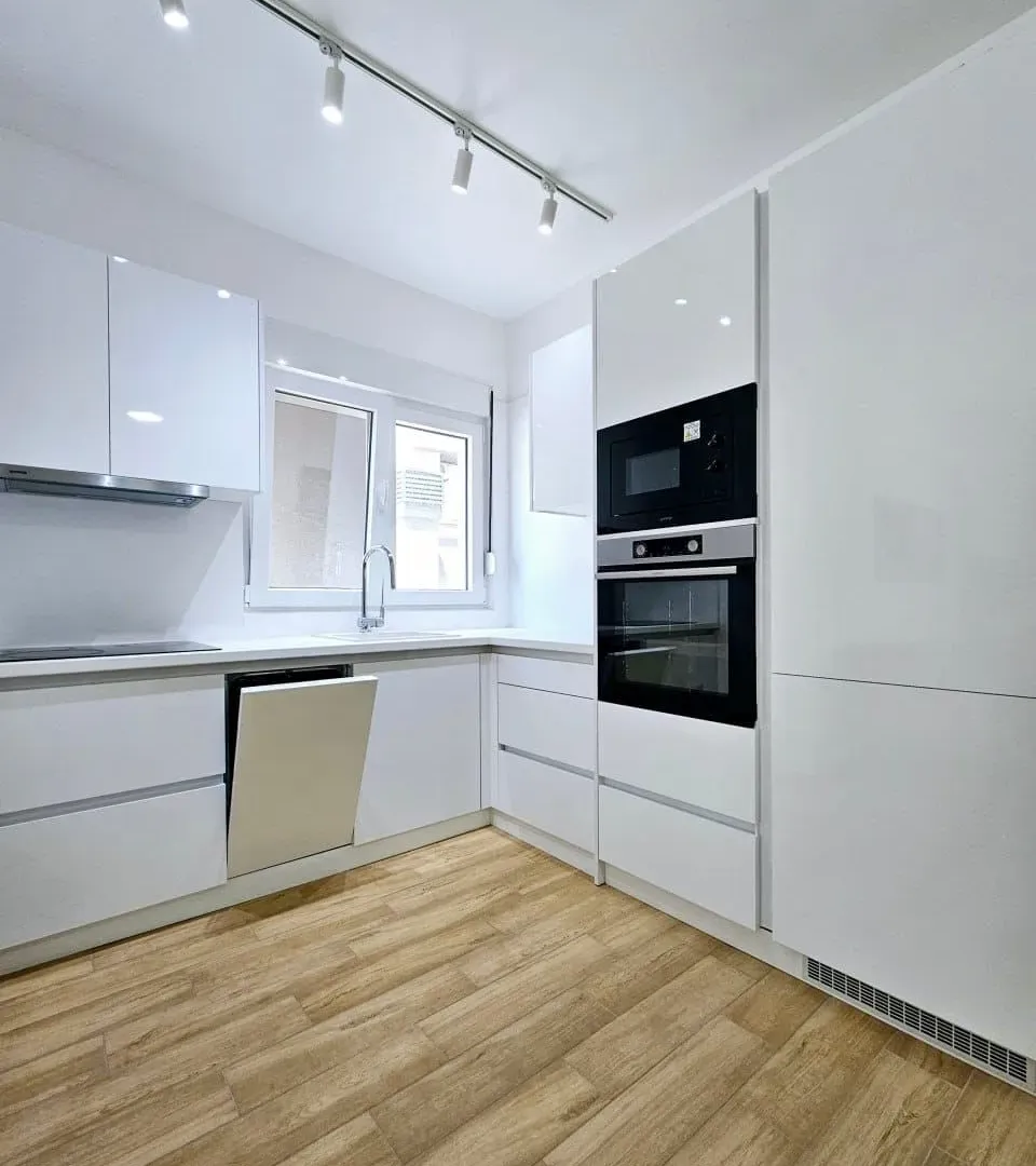 Izdavanje, dvosoban stan, 78m², Budva okolina, Budva