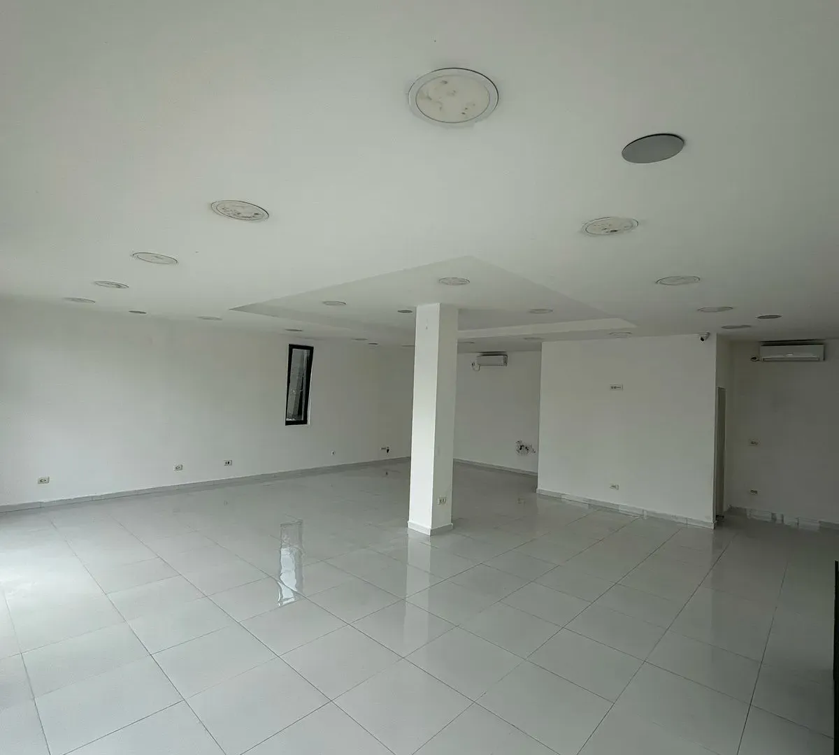 Izdavanje, poslovni prostor, 89m², Masline, Podgorica