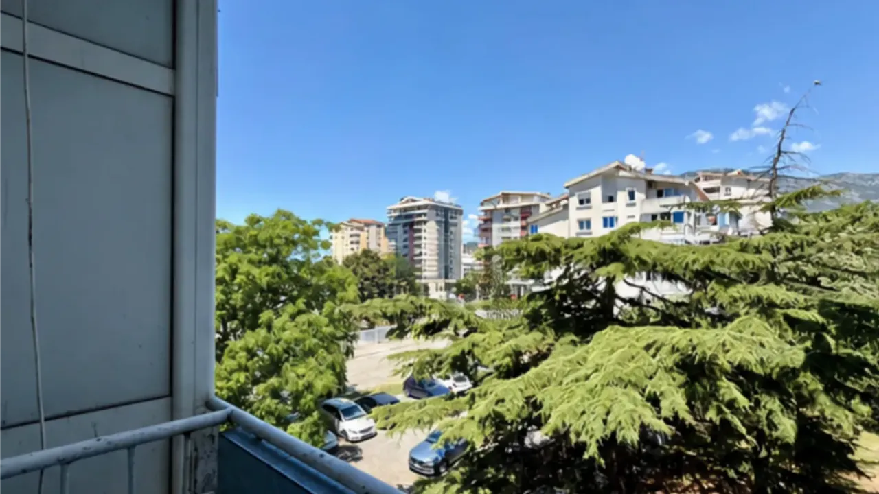 Rent, two bedroom apartment, 64m², Centar, Bar