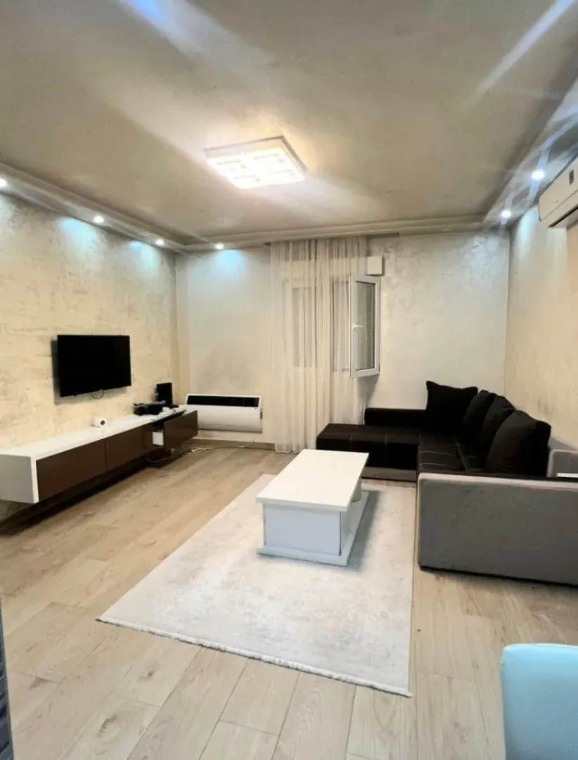 Izdavanje, dvosoban stan, 90m², Zlatica, Podgorica