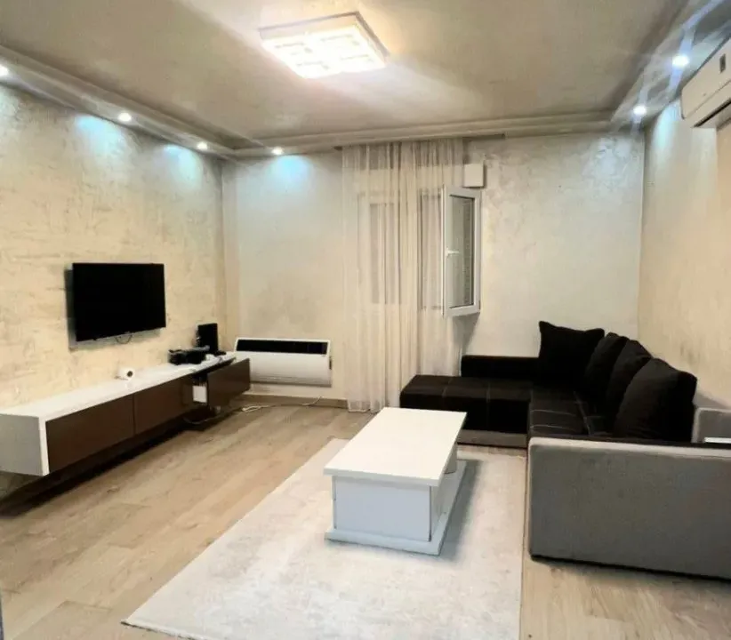 Izdavanje, dvosoban stan, 90m², Zlatica, Podgorica