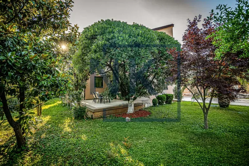 Prodaja, kuća, 280m², Ibričevina, Podgorica