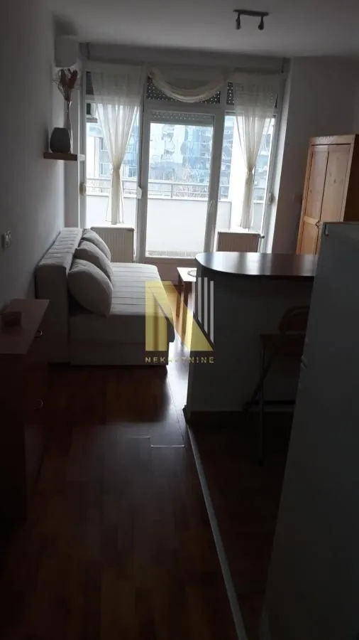 Izdavanje, garsonjera, 33m², Centar, Novi Sad