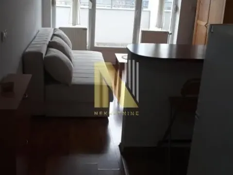 Izdavanje, garsonjera, 33m², Centar, Novi Sad - image 1