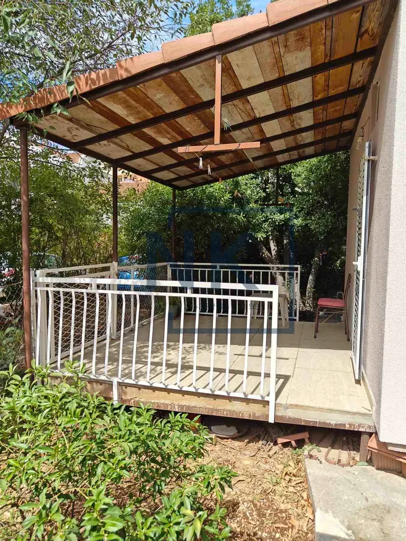 Izdavanje, dvosoban stan, 90m², Stari Aerodrom, Podgorica