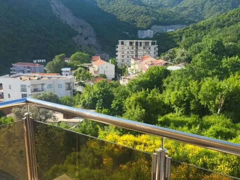 Sale, one bedroom apartment, 43m², Bečići, Budva - image 2