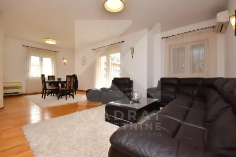 Rent, three bedroom apartment, 120m², City Kvart, Podgorica - image 2
