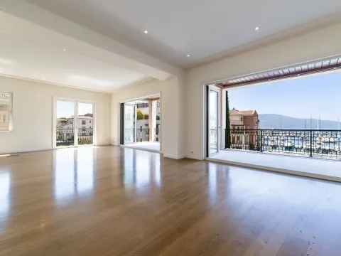 Prodaja, trosoban stan, 228m², Porto Montenegro, Tivat - image 9