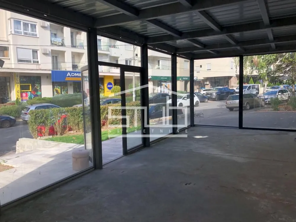 Izdavanje, poslovni prostor, 160m², Čukarica, Beograd