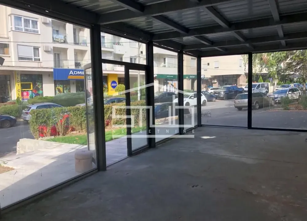 Izdavanje, poslovni prostor, 160m², Čukarica, Beograd