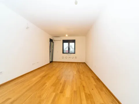 Izdavanje, jednosoban stan, 47m², City Kvart, Podgorica - image 1