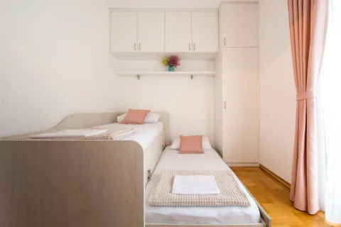 Rent, two bedroom apartment, 88m², Bečići, Budva - image 6
