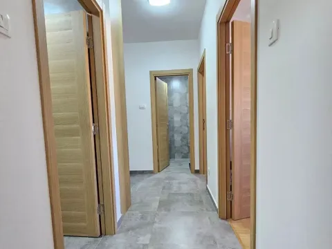 Izdavanje, dvosoban stan, 70m², Pobrežje, Podgorica - image 5