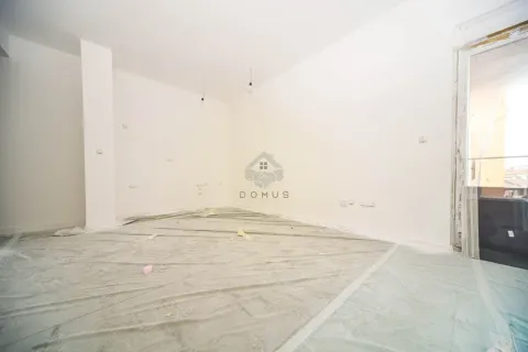 Empty room during finishing works with protective foil on the floor. - image 10