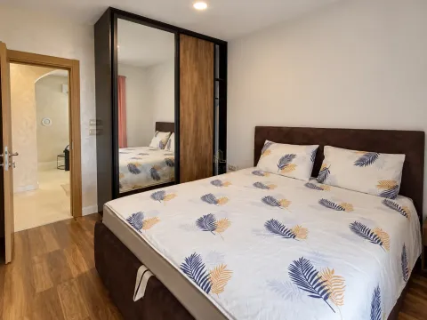 Furnished bedroom with a double bed and a large wardrobe with a mirror. - image 13