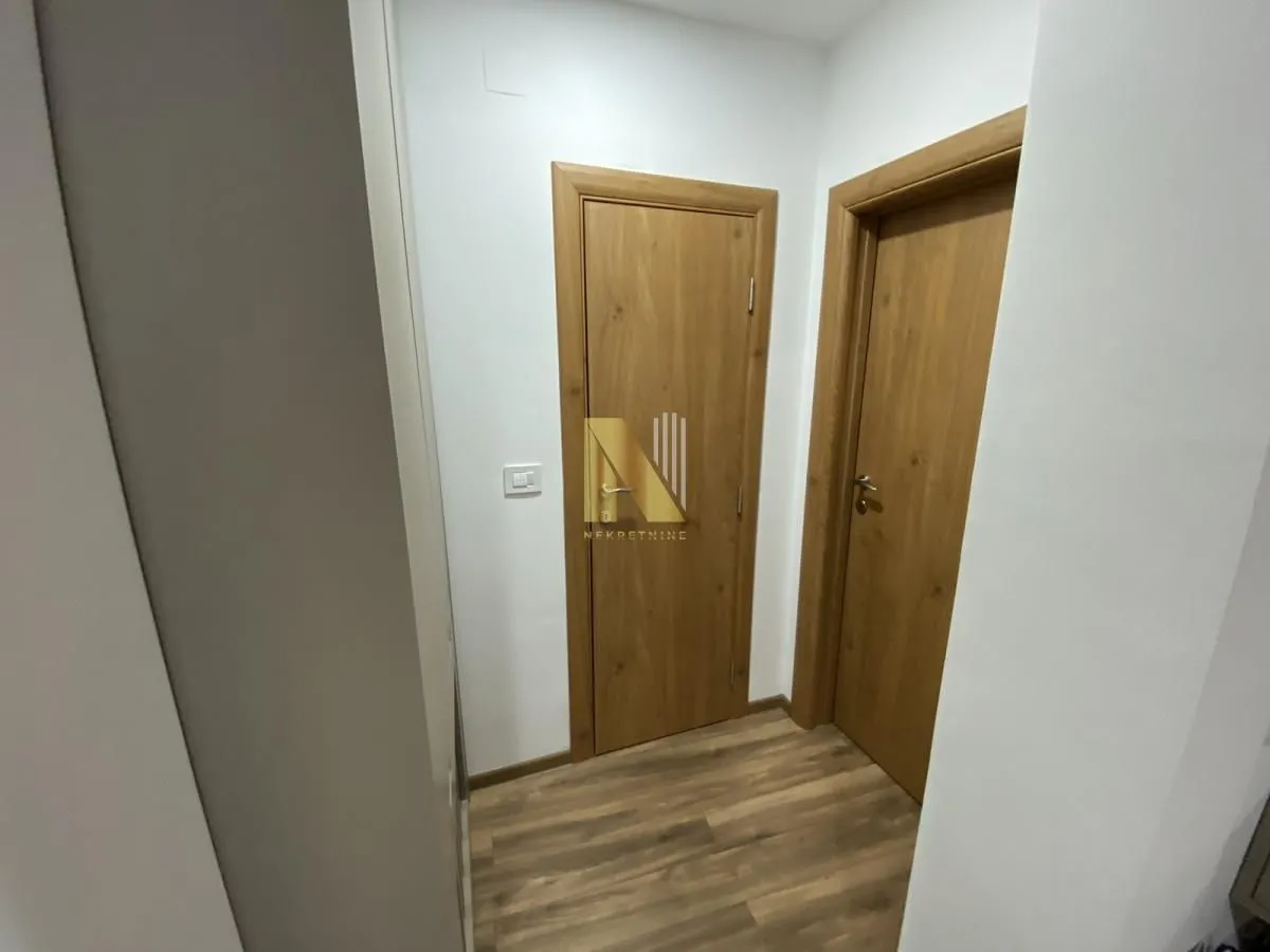 Izdavanje, dvosoban stan, 50m², Centar, Novi Sad