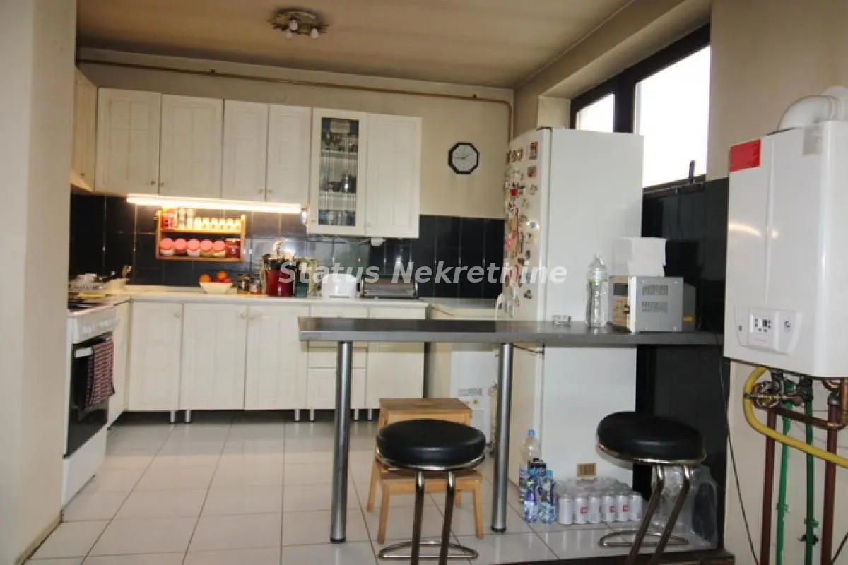 Prodaja, kuća, 330m², Čenej, Novi Sad Sve Podlokacije