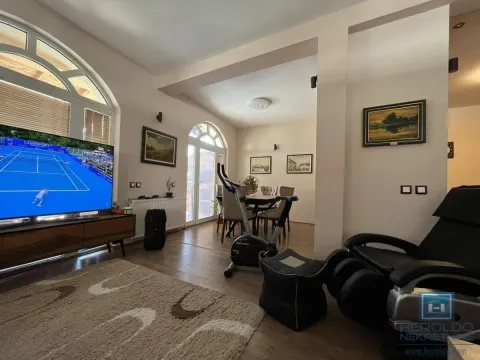 Prodaja, kuća, 400m², Centar, Jagodina - image 10