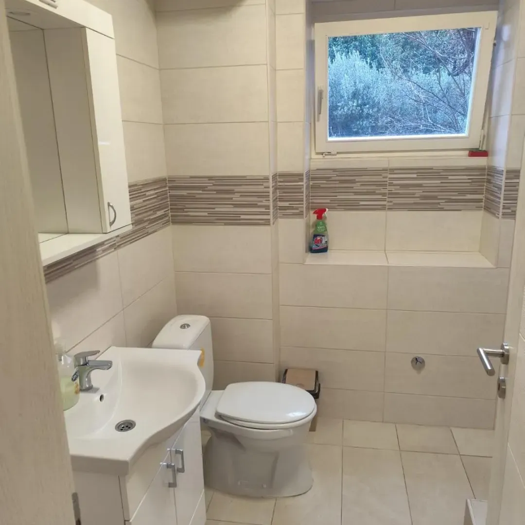 Izdavanje, dvosoban stan, 90m², Gorica C, Podgorica