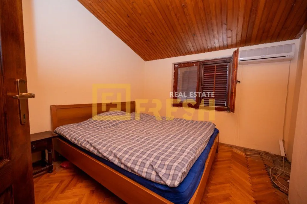 Sale, house, 348m², Stara Varoš, Podgorica