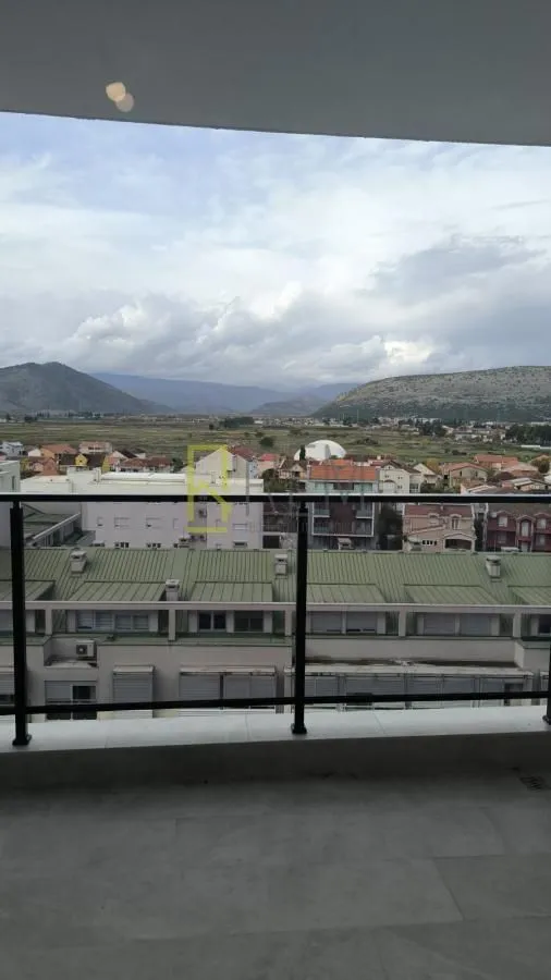 Prodaja, trosoban stan, 127m², Tološka šuma, Podgorica