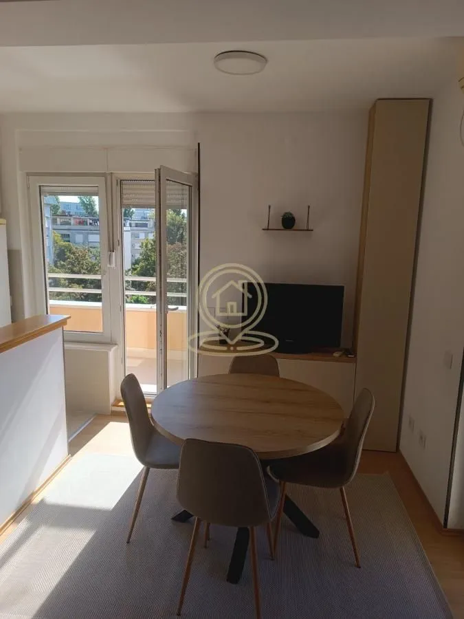 Izdavanje, garsonjera, 41m², Grbavica, Novi Sad Sve Podlokacije