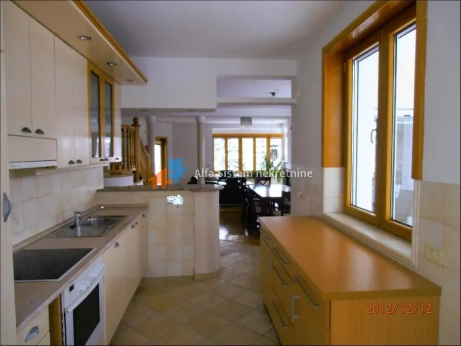 Rent, four bedroom apartment, 250m², Savski Venac, Beograd