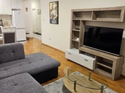 Izdavanje, trosoban stan, 55m², Đeram Pijaca, Beograd - image 4