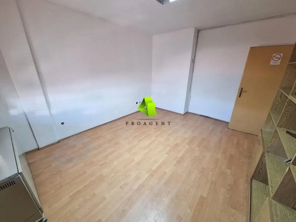 Rent, office space, 67m², Medijana, Niš