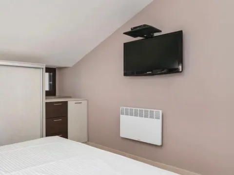 Izdavanje, jednosoban stan, 30m², Dobrota, Kotor - image 7