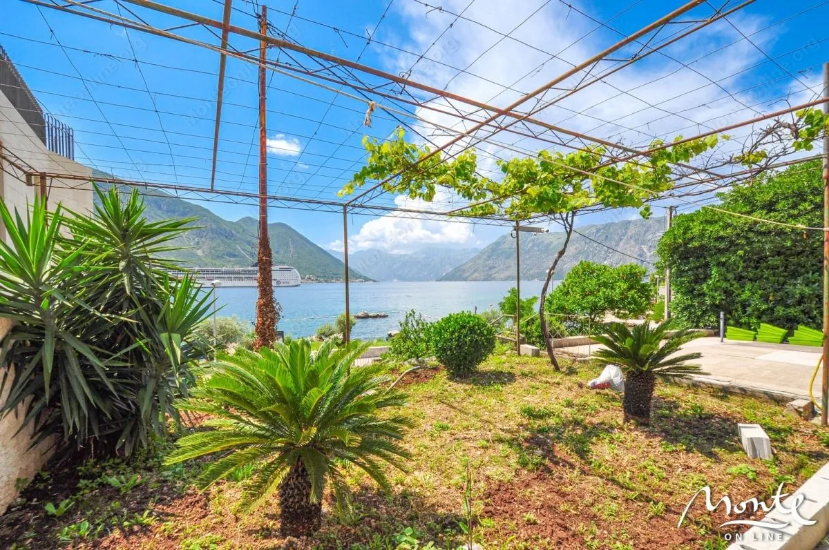 Sale, house, 1198m², Dobrota, Kotor