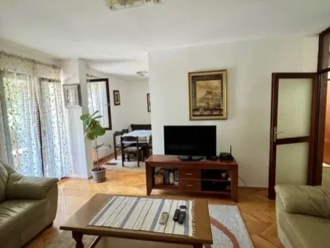 Izdavanje, dvosoban stan, 70m², Momišići, Podgorica - image 2