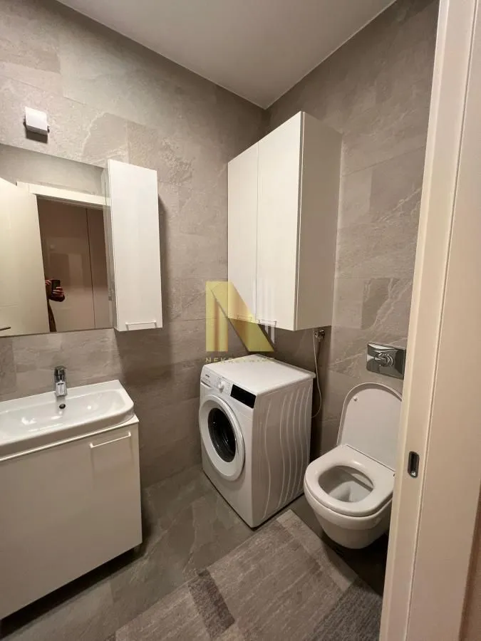 Izdavanje, dvosoban stan, 51m², Centar, Novi Sad