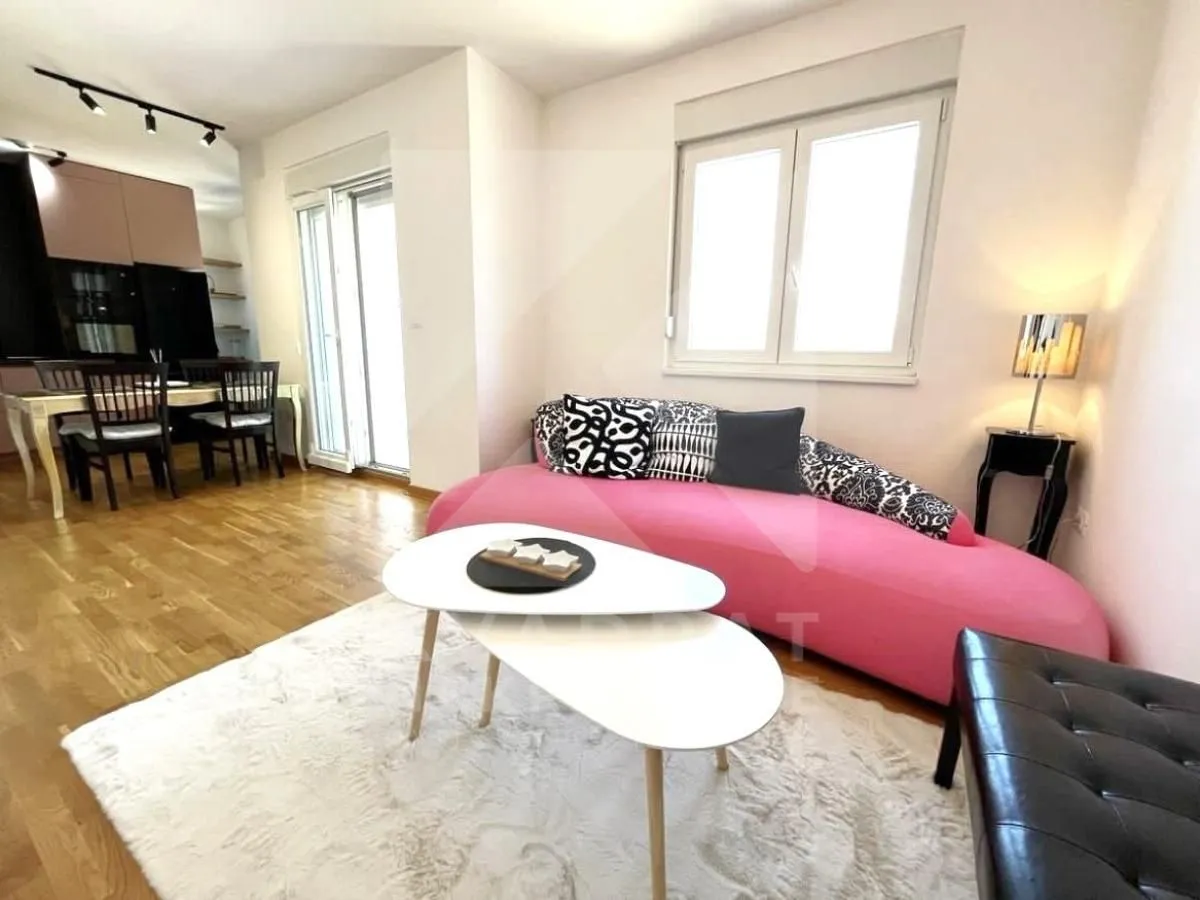 Izdavanje, jednosoban stan, 49m², City Kej, Podgorica